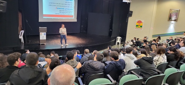 הרצאה באודיטוריום